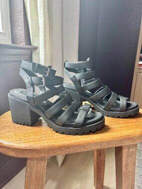Dirty Laundry Black Lug Sole Gladiator Sandals, Size 7.5